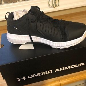 Brand New Never Worn Under Armour Extra wide Sneakers